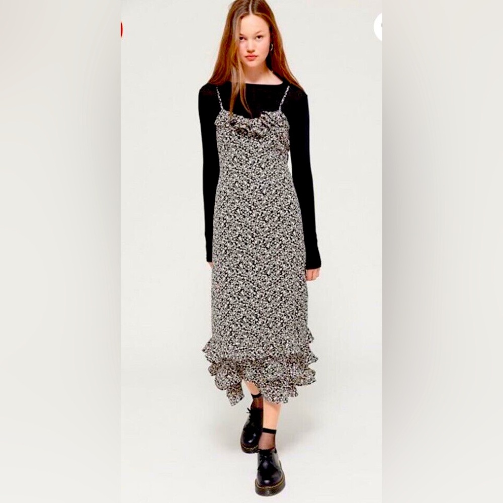 Urban Outfitters /Angelica Floral Ruffle Midi Dress Black
XS / New without tags